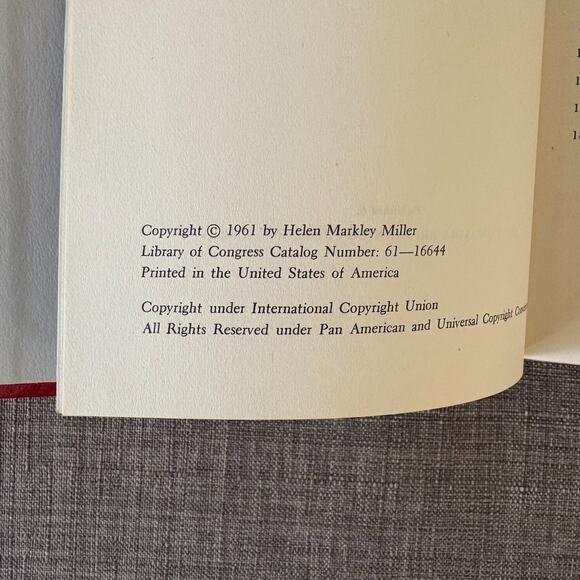 Striving To Be Champion Babe Didrikson Zaharias 1st Edition Helen Markley Miller - Picture 6 of 12